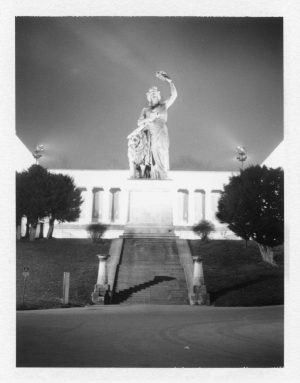Die Bavaria - weibliche Symbolgestalt und weltliche Patronin Bayerns an der Theresienwiese in München, schwarzweiss Fotografie